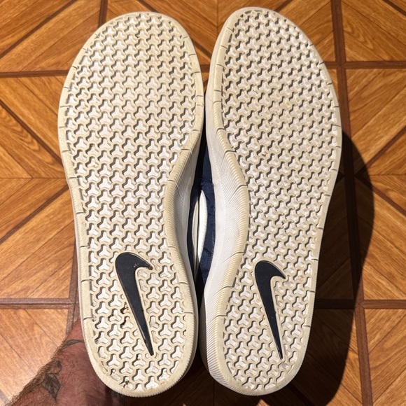 Nike SB Men's Dark Blue and White Sneakers - Picture 3 of 5